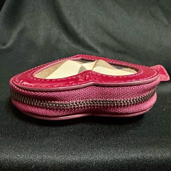 Authentic Vintage Burberry Heart Shape Coin case - Picture 4 of 11